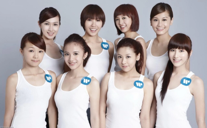 并且顺利加入了"黑涩会美眉"组合,得益于活泼开朗的性格,鬼鬼赢了很多