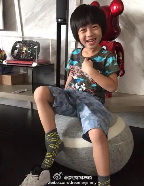 林志颖晒儿子帅照:kimi长大了
