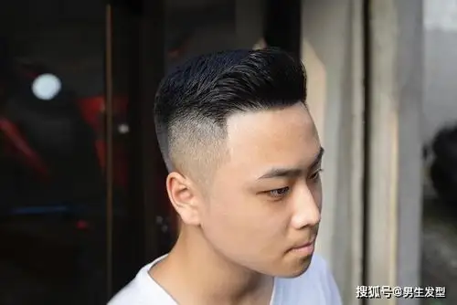 第4款:短背头发型