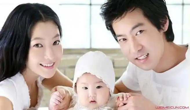 金喜善被老公撕衣秀迷倒自曝与老公激吻相识过程很劲爆