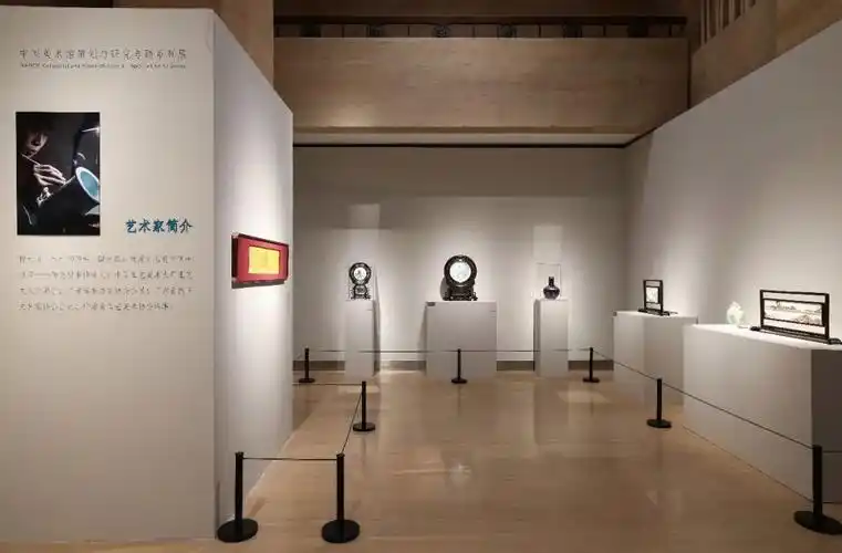 "中国美术馆策划与研究专题系列展:见微知著——柳大川陶瓷微书展"与