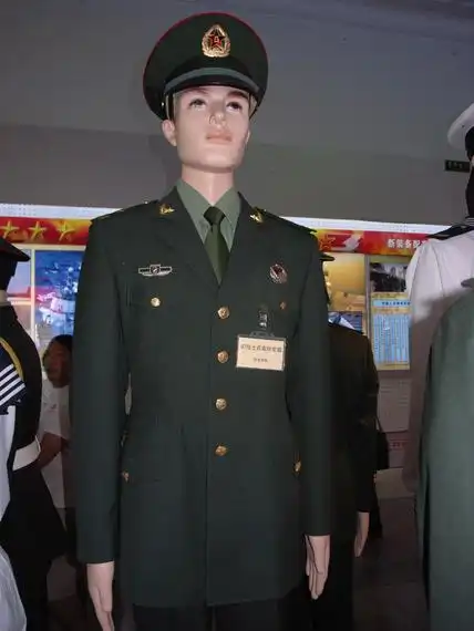 图文07式陆军男兵春秋常服