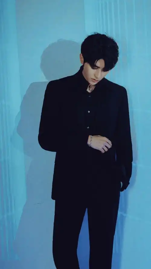 蔡徐坤高冷帅气写真手机壁纸_明星_手机壁纸下载_美桌网