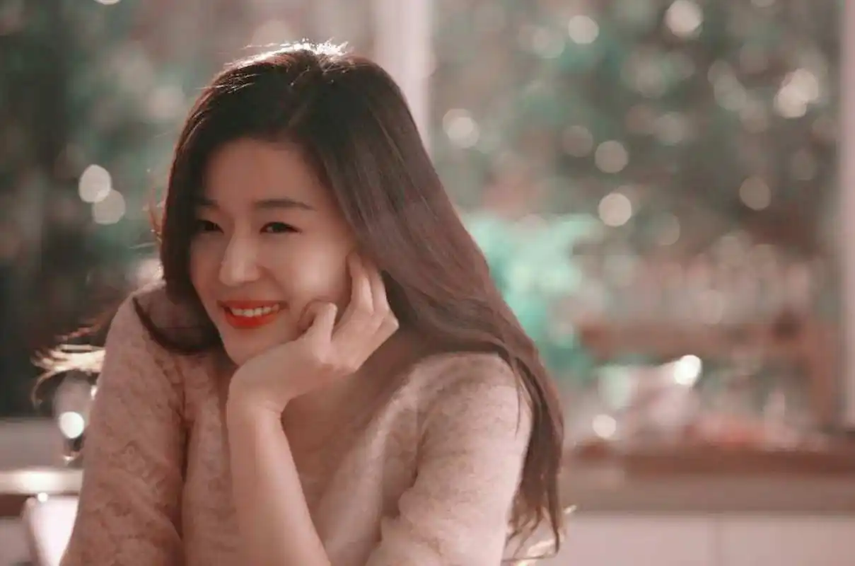 原创继雪莉之后28岁具荷拉在家中死亡20多岁的年龄最难熬