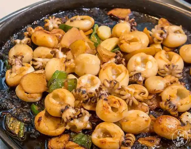 卖了10年的酱爆墨鱼仔,一盘有200只爪!