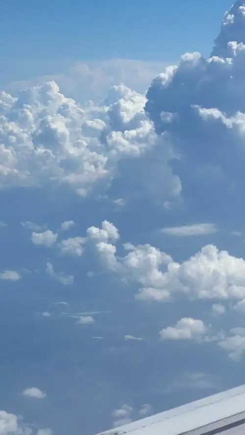 最近深圳天空的云朵像棉花糖一样