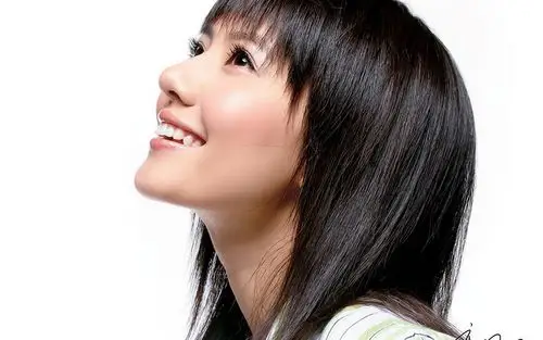 高圆圆利落俏皮短发