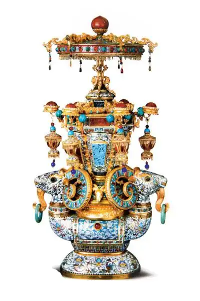 x70cm:这是一件景泰蓝与玉器,花丝镶嵌等多种工艺相结合的高级艺术品