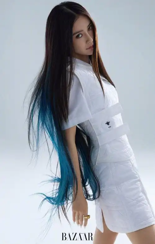 angelababy酷美大片曝光 酷炫的蓝发十分吸睛