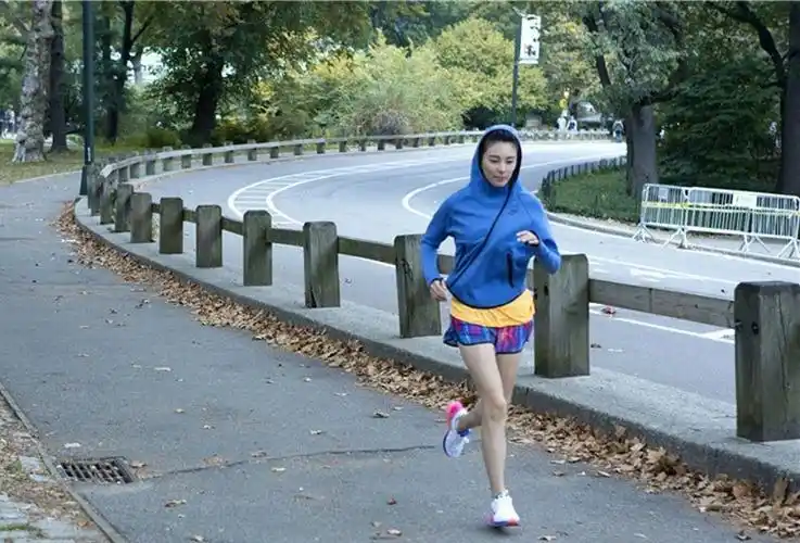 张雨绮爱健身的张雨绮也是一直靠跑步来维持体重,身材.
