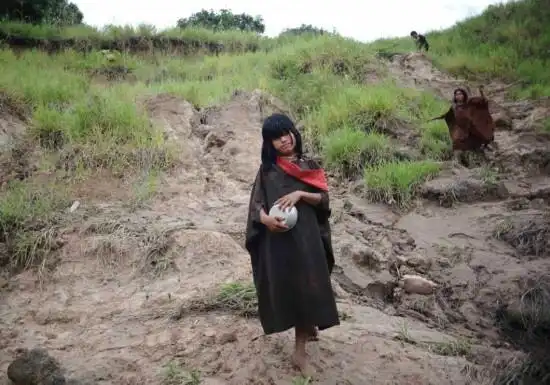 亚马逊土著部落艰难生存成袭击者的劫掠目标5