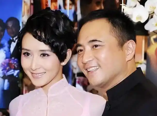 胡静嫁入马来西亚豪门丈夫为了不和她分房睡自愿摘除扁桃体