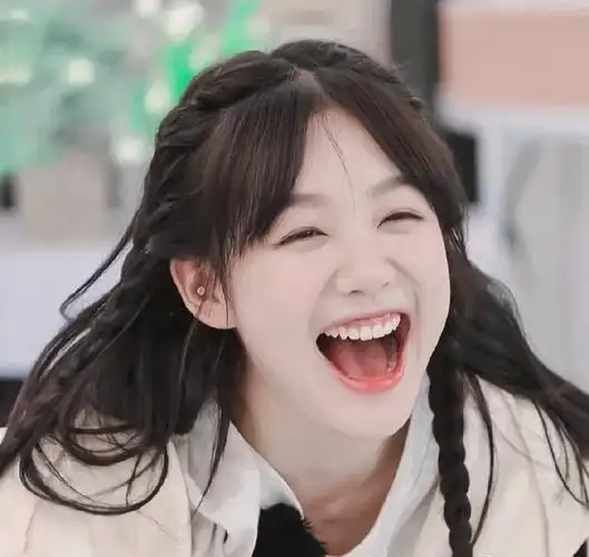 姐妹们有没有这种阳光开朗大笑风格的头像