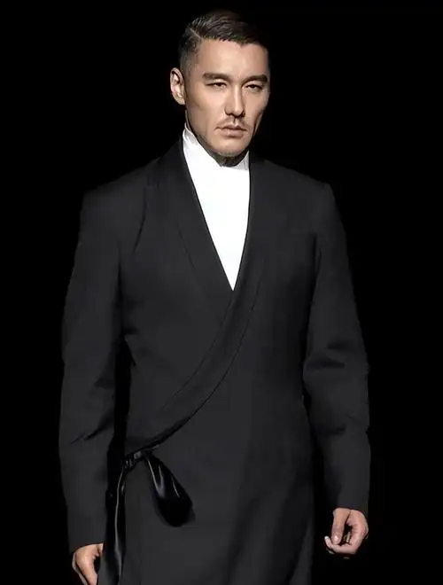 纪实胡兵上海时装周新造型太燃了网友这才是不老男神