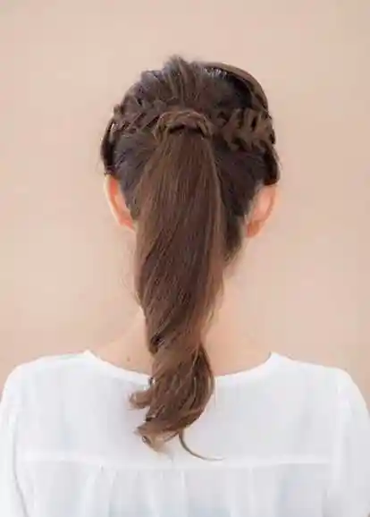 烫过头发毛躁怎么办 一般都是这样梳的 - 发型设计 - 辣妈营