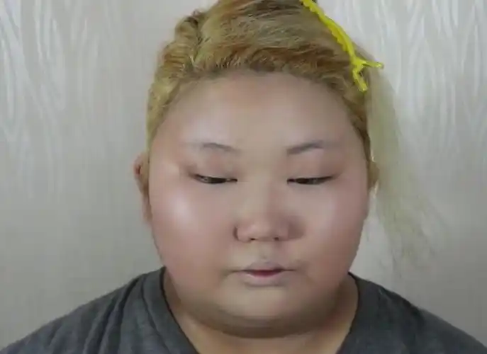 这是不是感觉自己突然变美起码你可以自拍吸粉儿呀丑也是一个人的特质