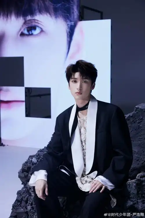 严浩翔19岁生日写真#严浩翔19岁生日写真新歌很好听,写真很帅!