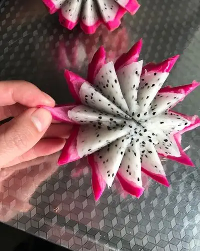 佳佳乐厨房做的火龙果花式切法