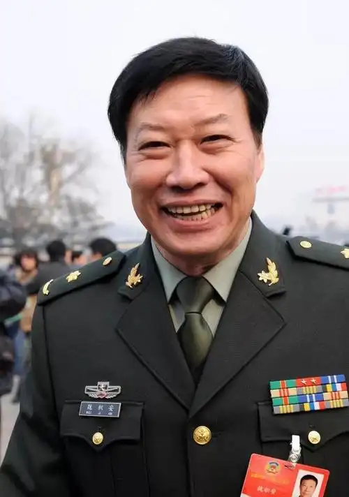 目前也转业了,潘长江此前军衔为技术5级,享受正师级待遇!