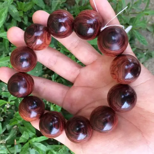 机械 包装:纸盒包装 产地:福建 加印logo:不可以 【品名】 紫檀柳手串