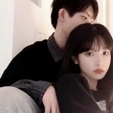 高清真人情头一左一右两张图片浪漫温馨情侣最新头像图片大全