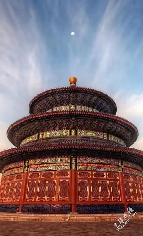 与中国人的风骨气质融为一体 内敛朴素,稳固踏实,它被称为"中式对称之