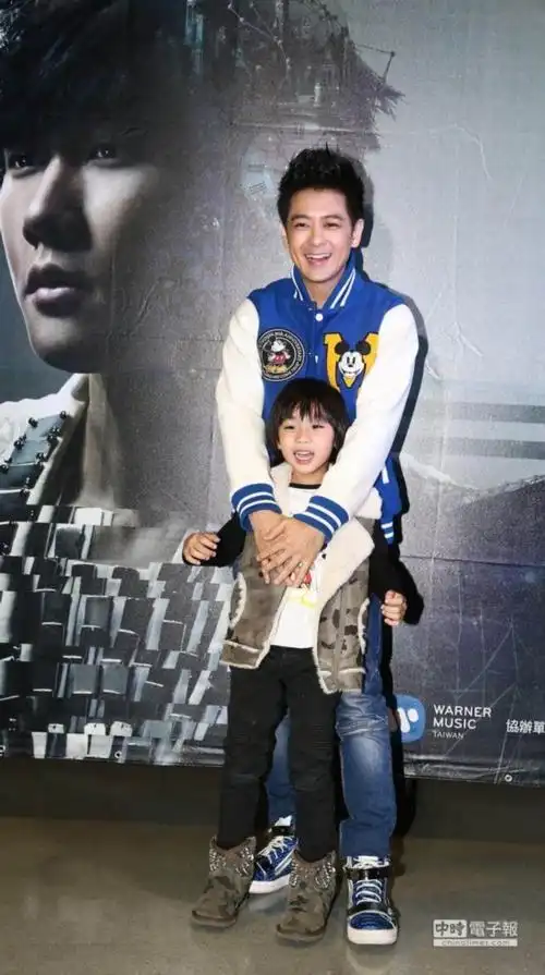 林志颖与kimi是对幸福的父子