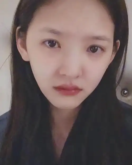 艰难长女章若楠出道5年仍买不起老家的房一家6口都指望她过活