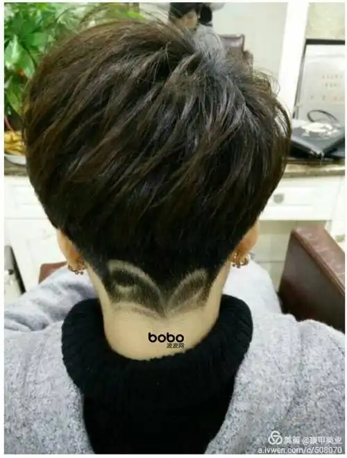 2016最新女士短发刻花发型