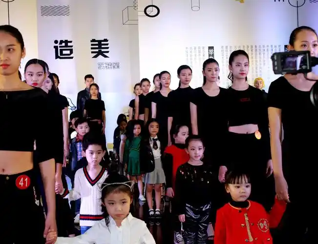 网络综艺秀 造美 节目 少儿童模们 大秀现场_t台秀场_新时代模特学校
