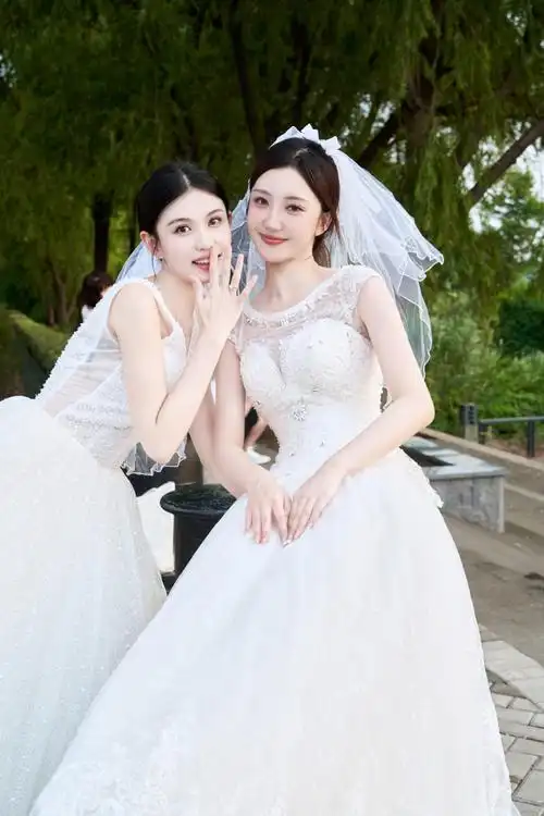 美出圈##闺蜜婚纱照