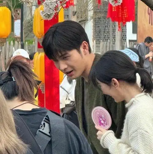 张彬彬新剧拍摄现场,状态不佳,颜值下滑,还曾被女主粉丝嫌弃