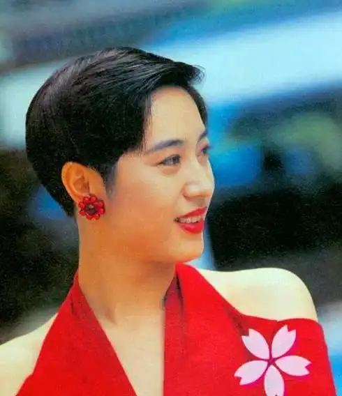 没有美颜滤镜,还认得这些女星吗?