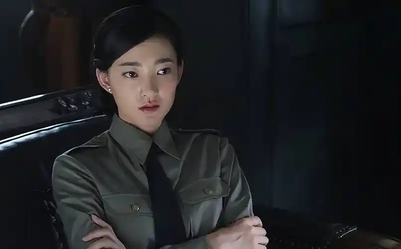 同样是"军装照",把林志玲和殷桃等女星放在一起看,差别出来了