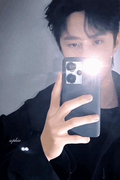 这两个不经意的歪头鲨谁能受得了王一博你不要介么会撩好吗?