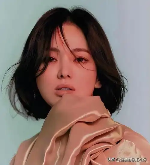 不得不说这是最适合40岁女人的发型齐耳卷发瞧宋慧乔有多美