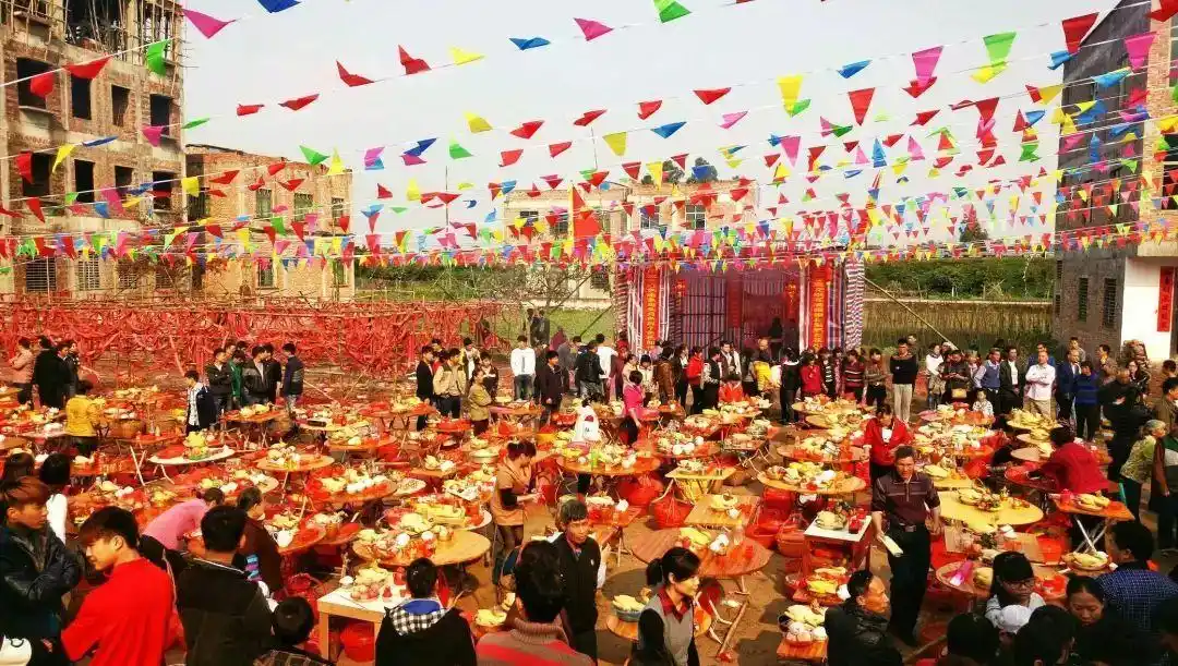 有一个豪华民俗,叫做茂名人吃年例!