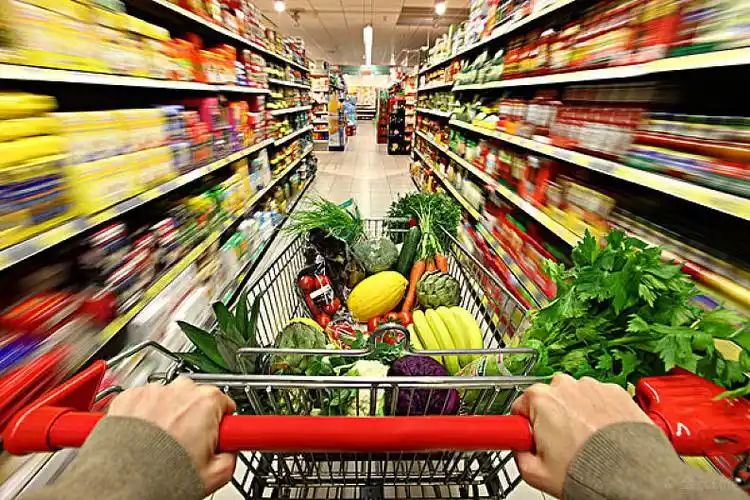 满_购物_手推车_过道_食物_超市_德国_欧洲_高清图片_全景视觉