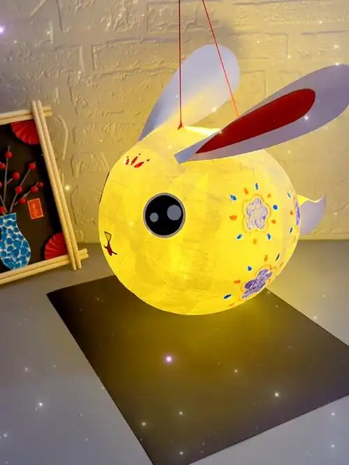 春节到了用气球和纸巾就能做可爱的兔子灯笼