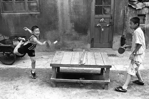 80年代中国老照片:图3让人唾弃,图5娶老婆必备,图8儿时回忆