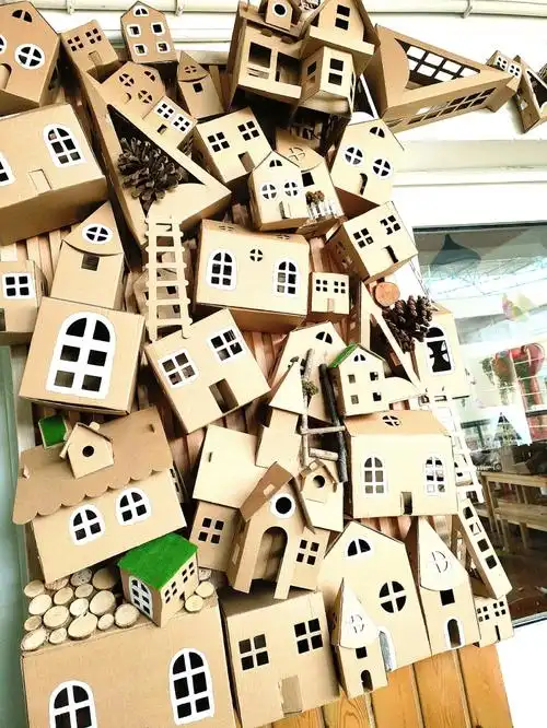 幼儿园环创 纸盒房子