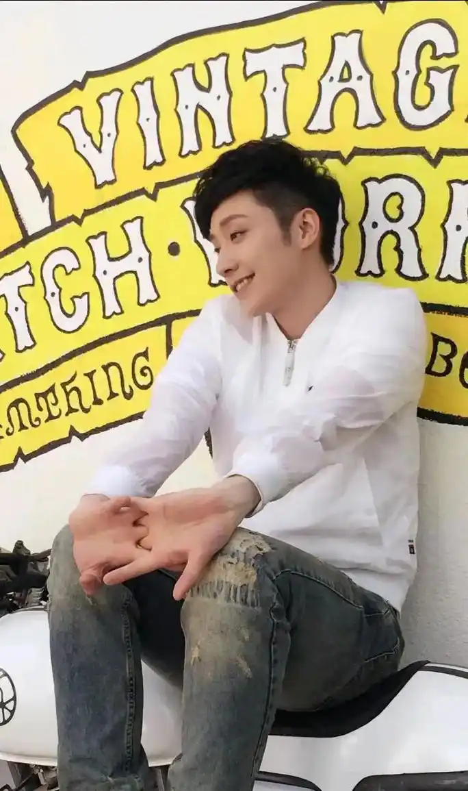 乔任梁 照片越来越模糊 关于你也越模糊 可是我们是在越来越 - 抖音