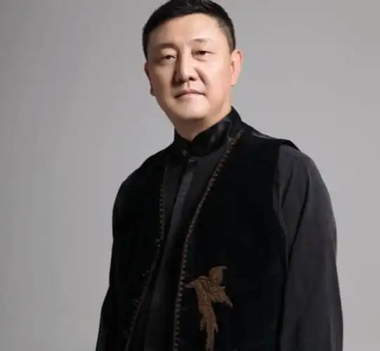 苦追"蒙古花"王燕2年,39岁终于娶到小16岁娇妻,如今生活怎样