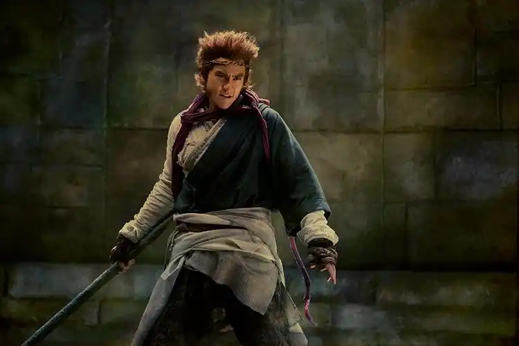 ▼饰演二郎神的余文乐,健身成功化为「肌肉猛男」