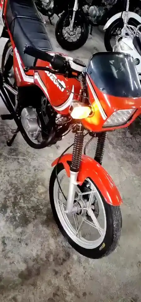 【极品铃木刀仔到货】 发动机功率:125cc 新旧程度:   九成五新 油耗