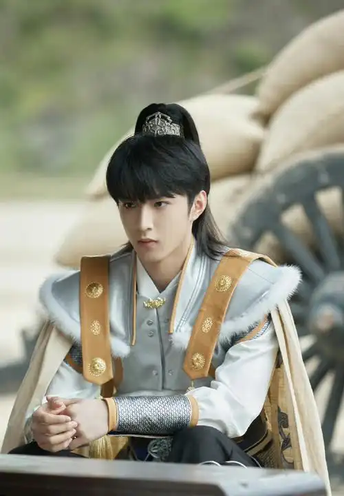 刘耀文萌探探探案#刘耀文《萌探探探案》预告照刘耀文的古装造型真的