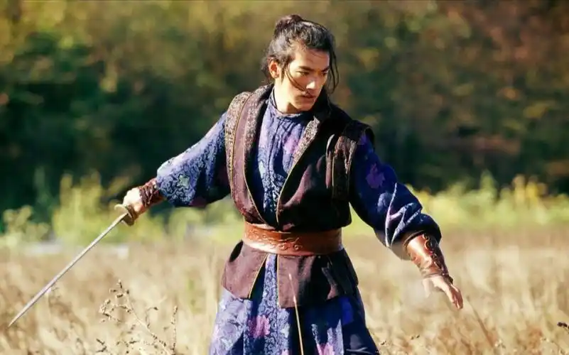 【十面埋伏】张艺谋说金城武骑马的样子会迷倒一大片小女孩_哔哩哔哩_