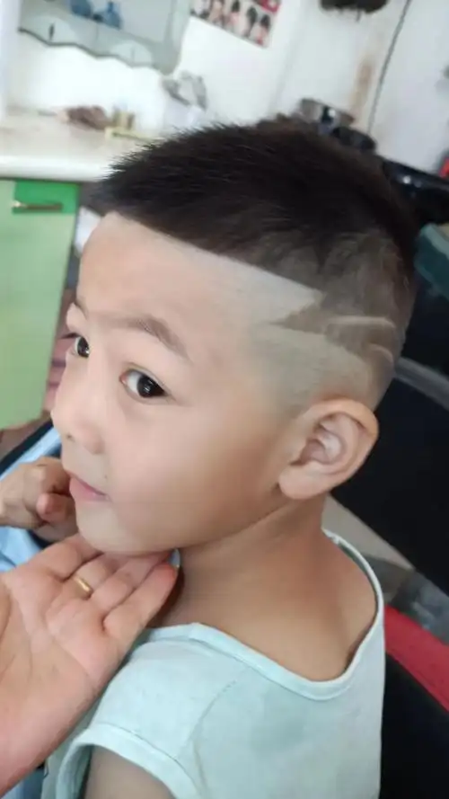 酷酷的发型,我就是这么可爱! - 抖音