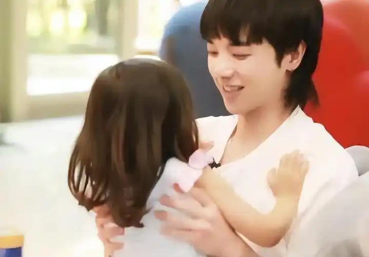 张碧晨和华晨宇的"较量",孩子4岁了,才明白她的"明智"