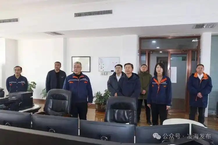 张春雷看望慰问坚守春节电力保供一线的干部职工